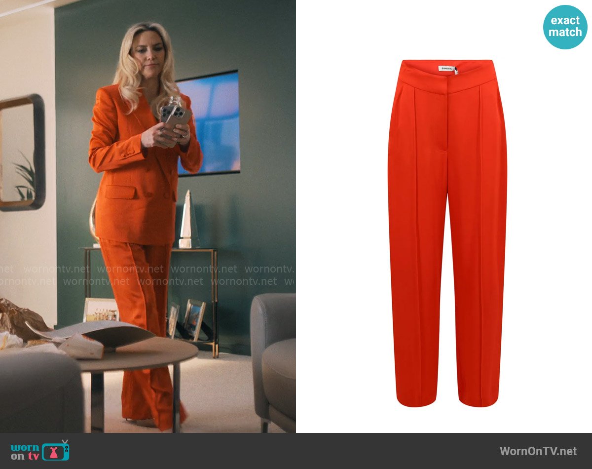 Simkhai Kyra Pants worn by Isla Gordon (Kate Hudson) on Running Point