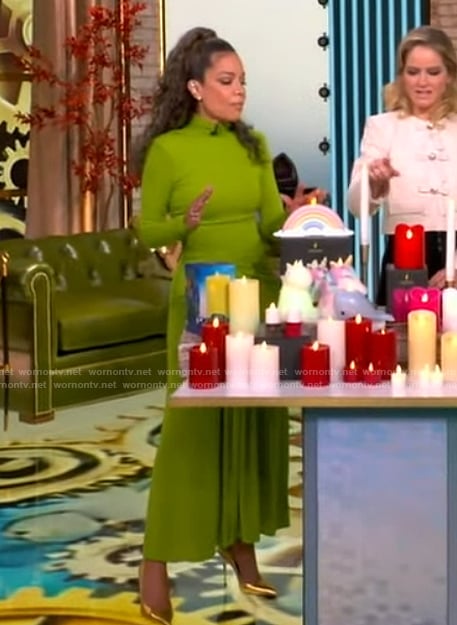 Sunny’s green twist front dress on The View