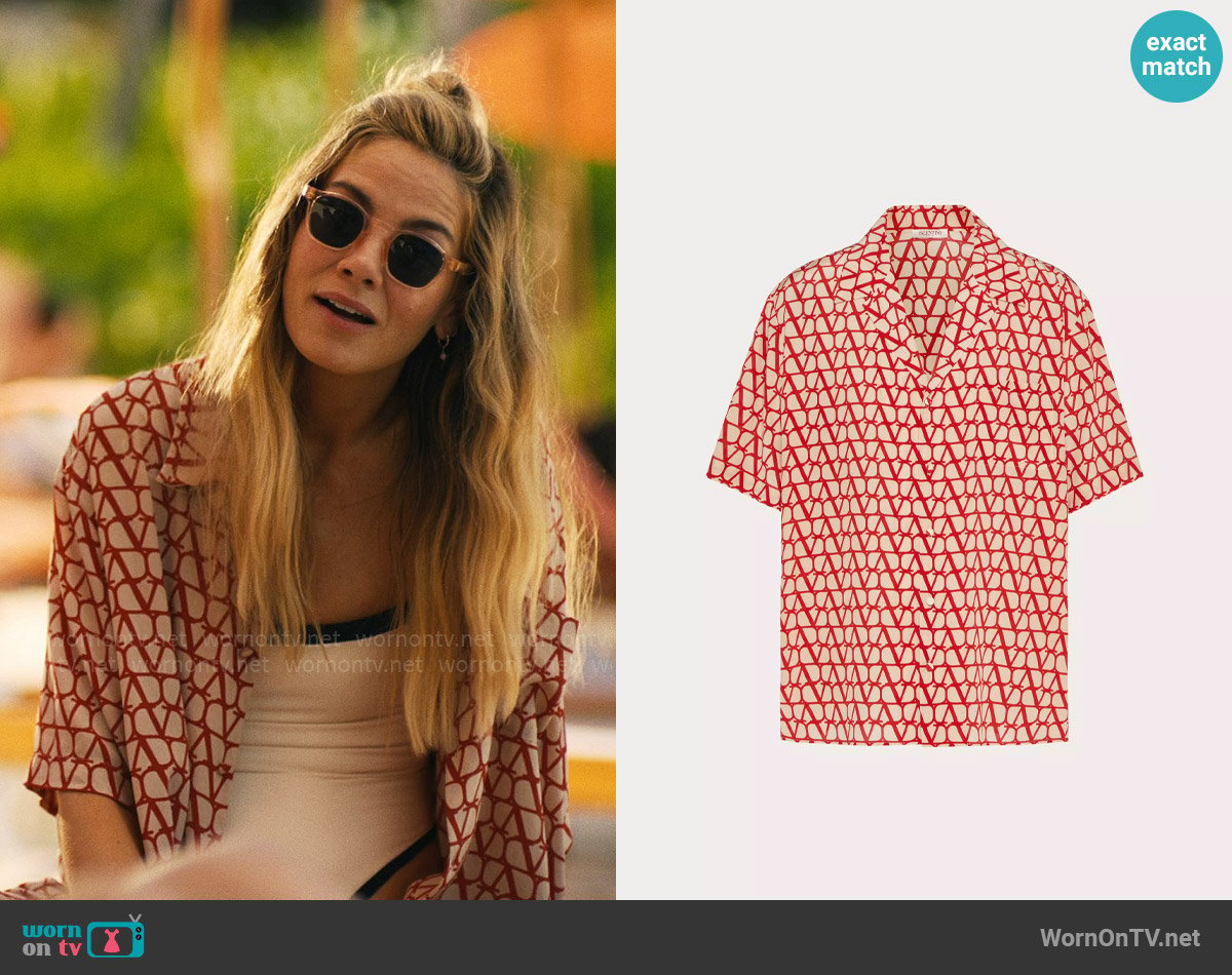 Valentino All Over Toile Iconographe Print Short Sleeve Shirt worn by Jaclyn Lemon (Michelle Monaghan) on The White Lotus