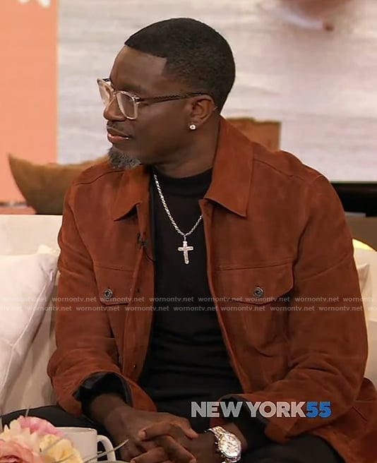 Lil Rel Howery’s brown suede jacket on The Drew Barrymore Show