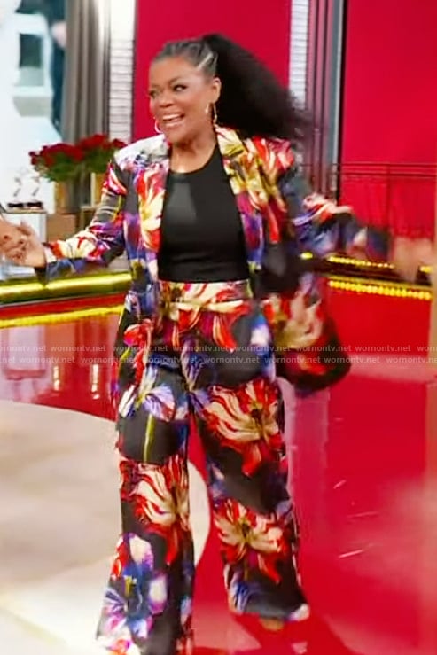 Yvette Nicole Brown's floral print blazer and pants on Tamron Hall Show