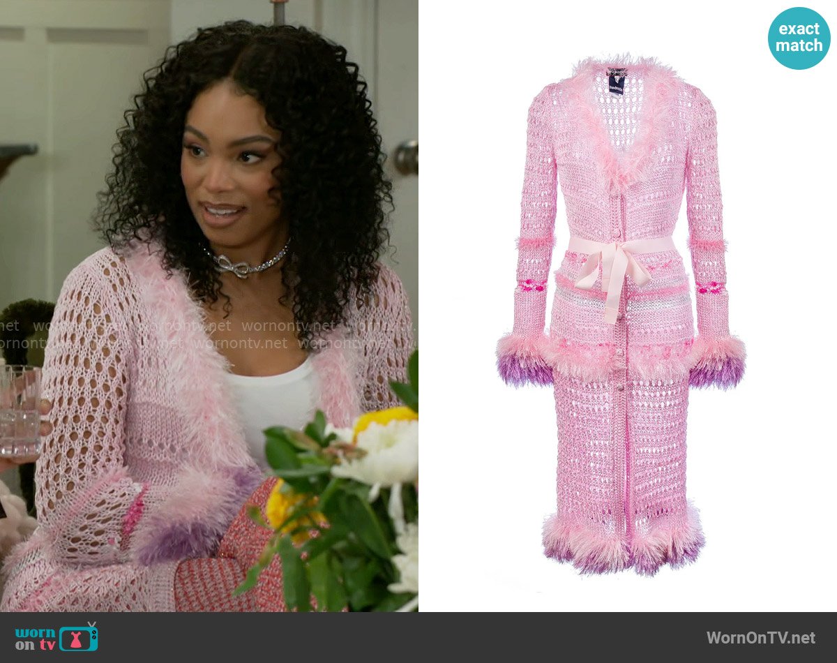 Andreeva Monroe Pink Handmade Knit Cardigan-Dress worn by Chelsea Hamilton (RhonniRose Mantilla) on Beyond the Gates