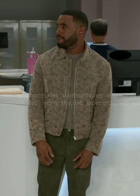 Andre's beige printed jacket on Beyond the Gates