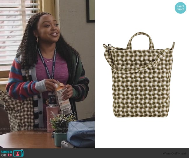 Janine’s printed tote bag on Abbott Elementary