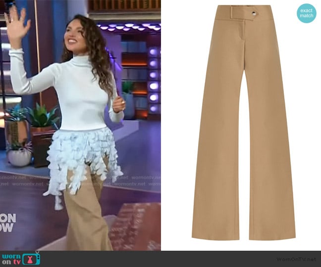 Brandon Maxwell The Winifred Low Rise Cotton Pants worn by Eiza Gonzalez on The Kelly Clarkson Show