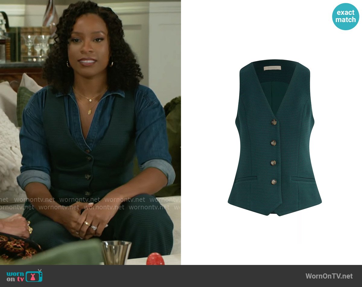 Naomi’s green houndstooth vest on Beyond the Gates