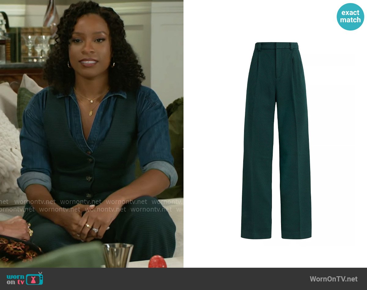 Naomi’s green houndstooth pants on Beyond the Gates