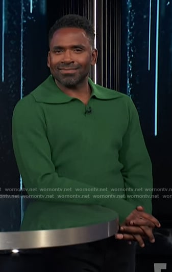 Justin's green collared sweater on E! News