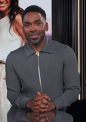 Justin’s gray zip front shirt on E! News