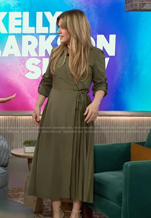 Kelly’s green belted wrap dress on The Kelly Clarkson Show