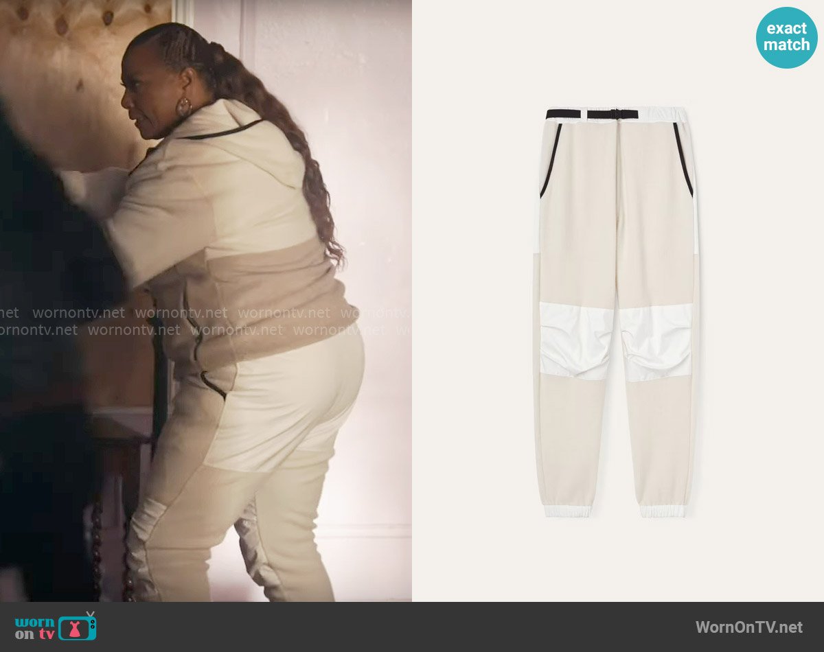 Loro Piana Terminillo Pants in Nougat/Kasha Melange worn by Robyn McCall (Queen Latifah) on The Equalizer