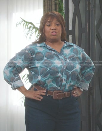 Miranda’s blue print shirt on Greys Anatomy