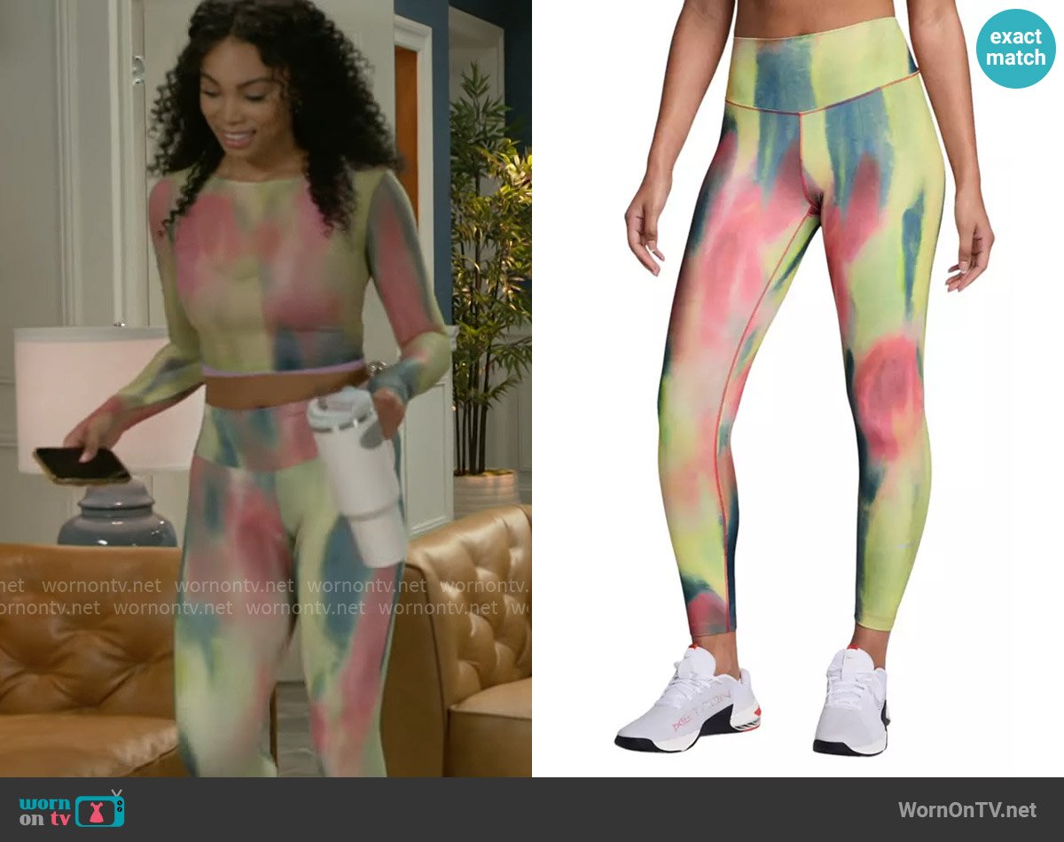 Chelsea’s printed leggings on Beyond the Gates