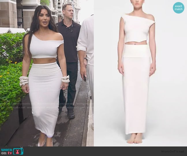 Skims Cotton Twist Cropped Top worn by Kim Kardashian (Kim Kardashian) on The Kardashians