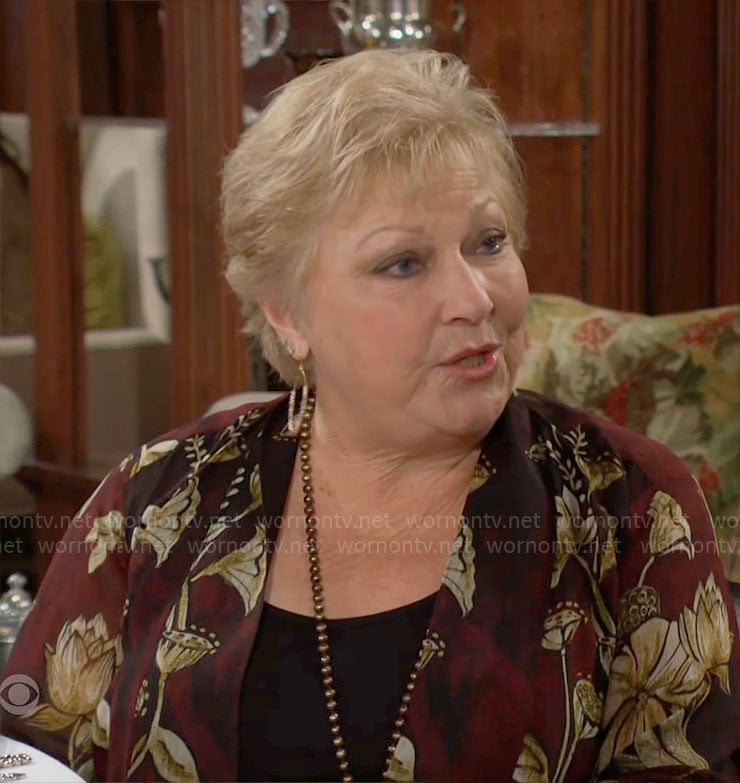 Traci’s red floral kimono jacket on The Young and the Restless