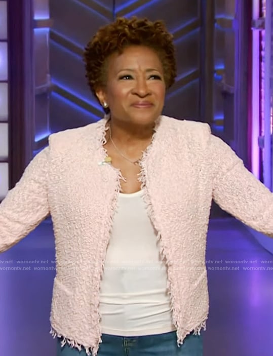 Wanda Sykes’s pink tweed jacket on The Kelly Clarkson Show