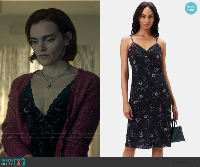 Amour Vert Briana Washable Dress in Caroline Black worn by Bronte (Madeline Brewer) on You