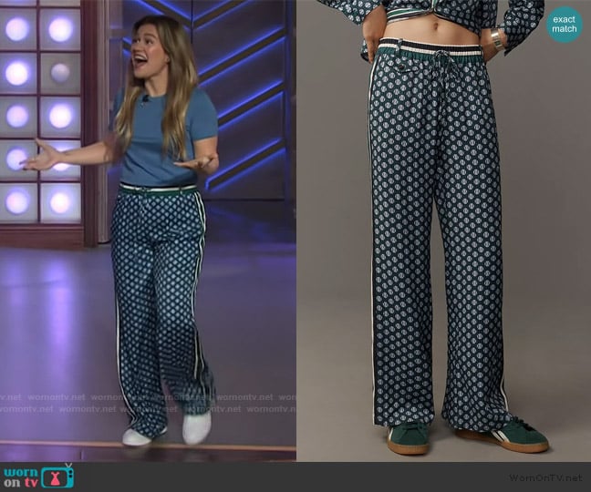 Maeve Packable Tennis-Print Pull-On Track Pants worn by Kelly Clarkson on The Kelly Clarkson Show