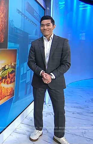 Brian Cheung’s white stripe sneakers on Today