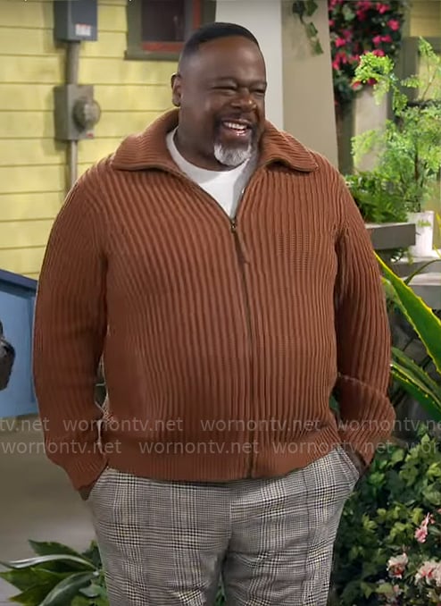 Calvin’s brown rib-knit zip-up cardigan on The Neighborhood
