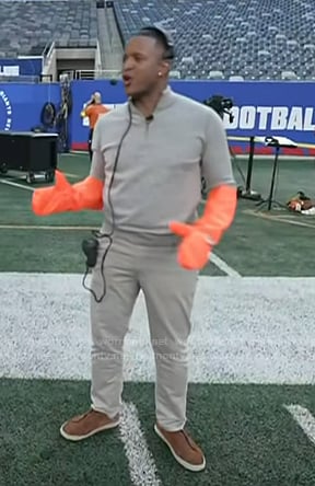 Craig Melvin's beige suede shoes on Today