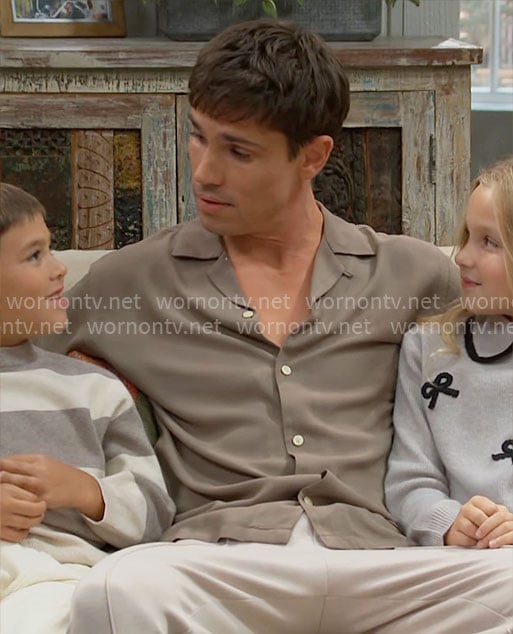 Finn's taupe brown shirt on The Bold and the Beautiful