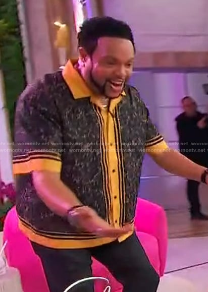 Jawn's black contrast print shirt on Sherri