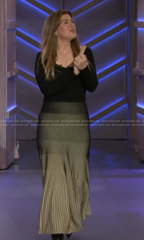 Kelly’s colorblock knit maxi dress on The Kelly Clarkson Show