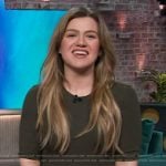 Kelly’s green knit tee on The Kelly Clarkson Show