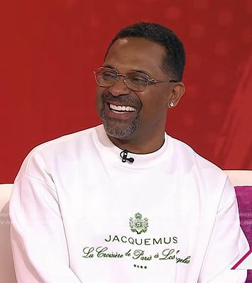 Mike Epps's white embroidered sweatshirt on Today