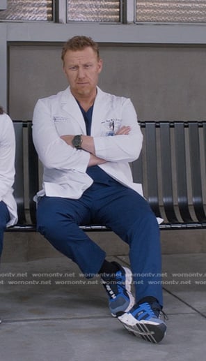 Owen Hunt's blue sneakers on Greys Anatomy