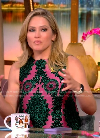 Sara’s pink jacquard paisley top on The View