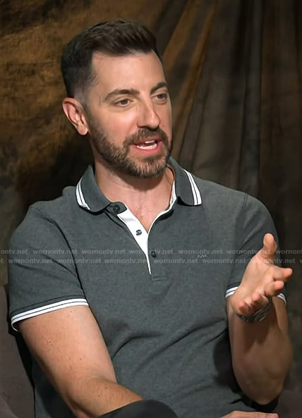 Will's gray contrast polo shirt on E! News