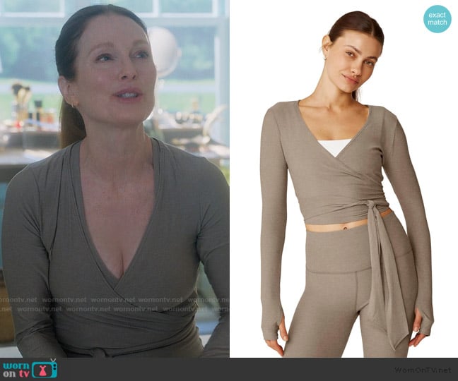 Beyond Yoga Waist No Time Wrap Top worn by Michaela Kell (Julianne Moore) on Sirens