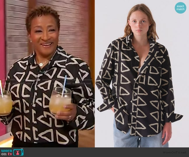 Cissa The Mens Shirt in Kalamkari Print worn by Wanda Sykes on Sherri