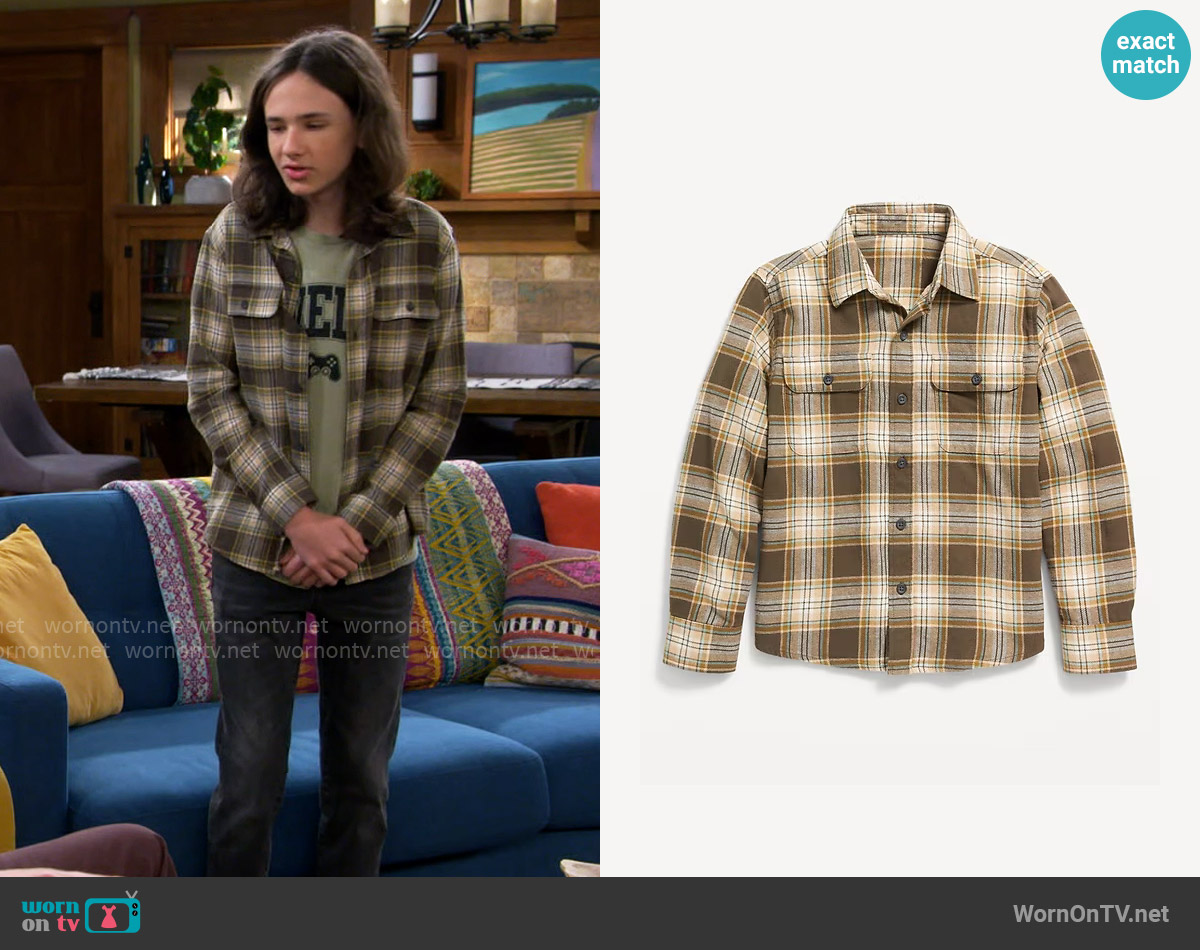 Old Navy Soft-Brushed Flannel Pocket Shirt worn by Grover Johnson (Hank Greenspan) on The Neighborhood