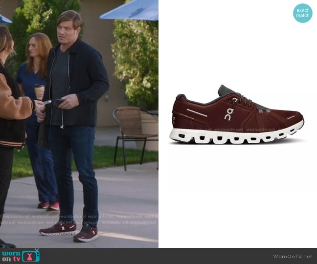 On Cloud 5 Running Sneakers in Ox/Shadow worn by Atticus Lincoln (Chris Carmack) on Greys Anatomy