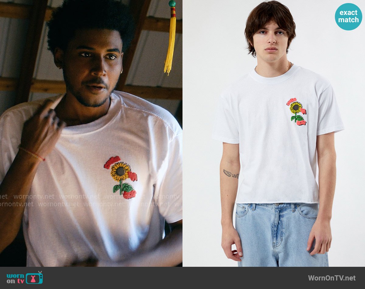 PacSun Express Ya Self Cropped T-Shirt worn by Justin Edwards (Michael Cooper Jr.) on Forever