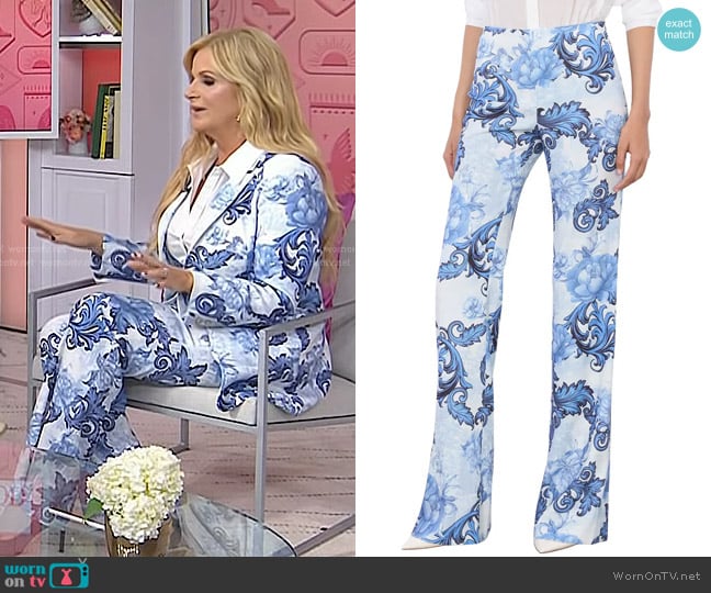 Alice + Olivia Teeny Printed Flare Bootcut Pants in Scroll Symphony worn by Trisha Yearwood on Today