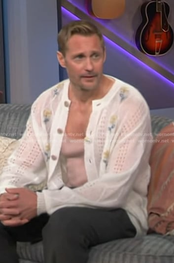 Alexander Skarsgard’s white floral embroidered cardigan on The Kelly Clarkson Show