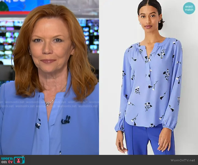 Ann Taylor Floral Shirred Split Neck Popover worn by Kelly O'Donnell on Today