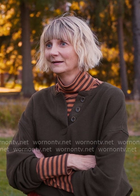 Anne's brown sweatshirt on The Four Seasons