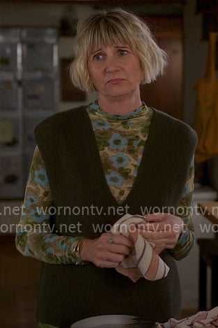 Anne's green floral long sleeved top on The Four Seasons