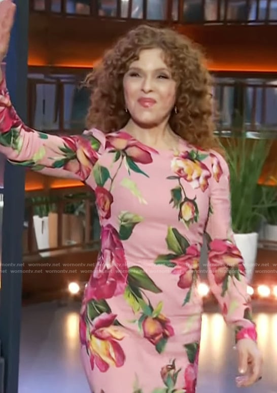 Bernadette Peters's pink floral print dress on The Kelly Clarkson Show