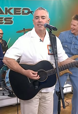Ed Robertson’s white short sleeve shirt on Today