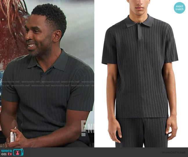 Justin’s gray ribbed polo on E! News