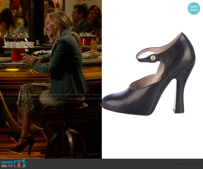 Gucci Faux Pearl D'Orsay Pumps worn by Carrie Bradshaw (Sarah Jessica Parker) on And Just Like That