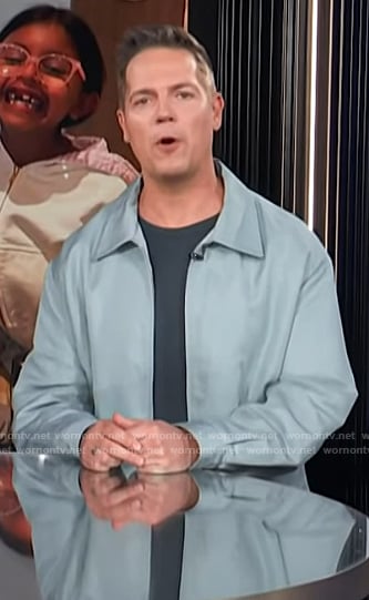 Jason Kennedy’s blue jacket on E! News