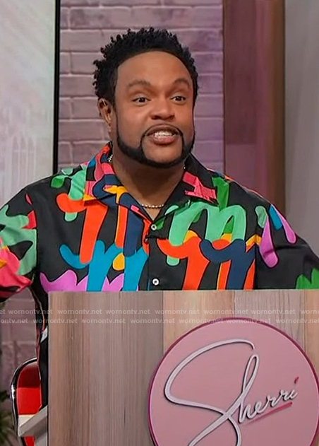 Jawn black m print short sleeve shirt on Sherri