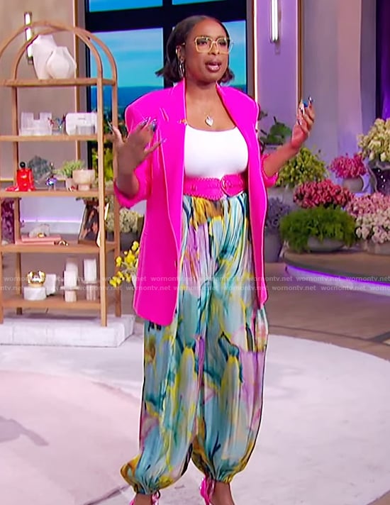 Jennifer’s floral pleated wide leg pants on The Jennifer Hudson Show